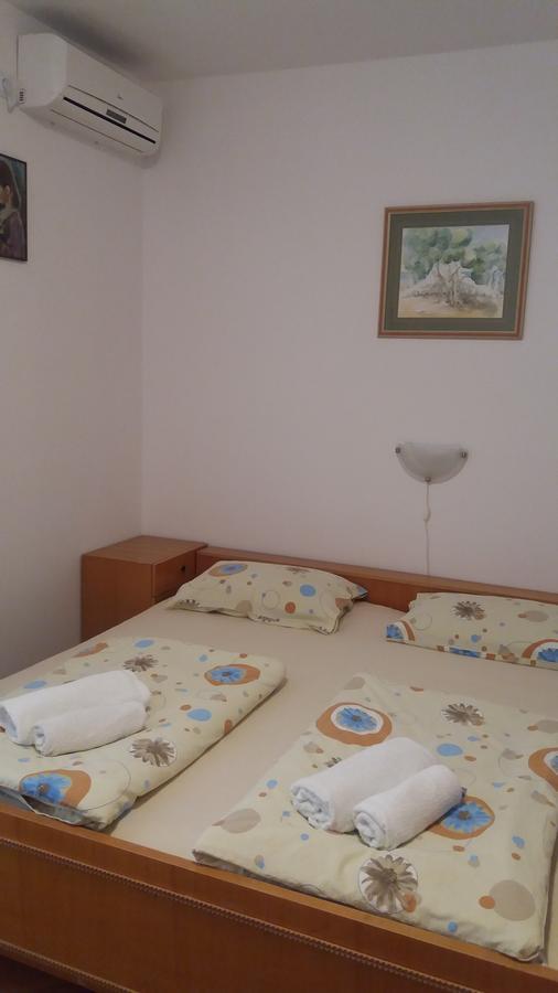 Apartmani I Sobe Mara Palit Exterior photo